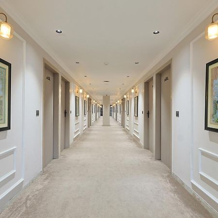 Hotel Royal Town Ahmedabad Bagian luar foto