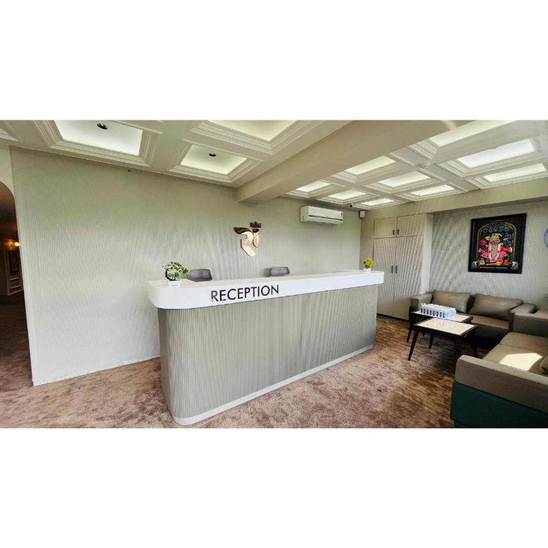 Hotel Royal Town Ahmedabad Bagian luar foto