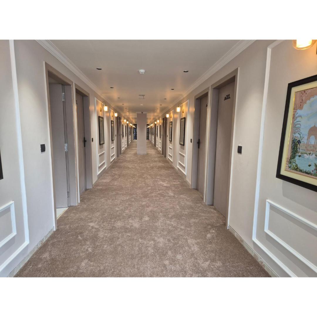 Hotel Royal Town Ahmedabad Bagian luar foto