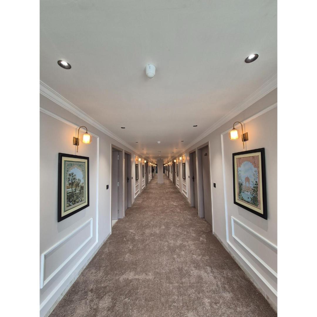 Hotel Royal Town Ahmedabad Bagian luar foto