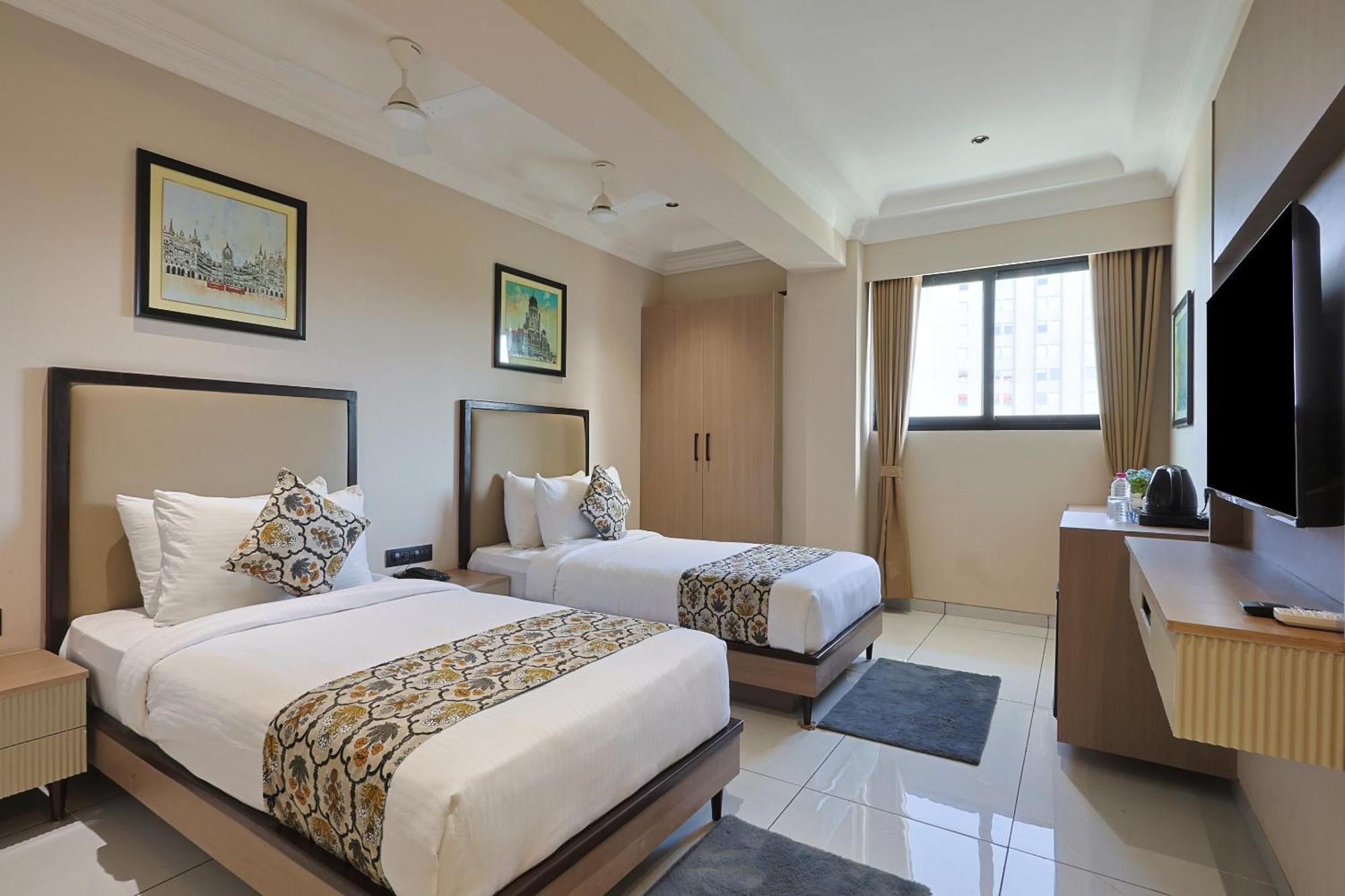 Hotel Royal Town Ahmedabad Bagian luar foto