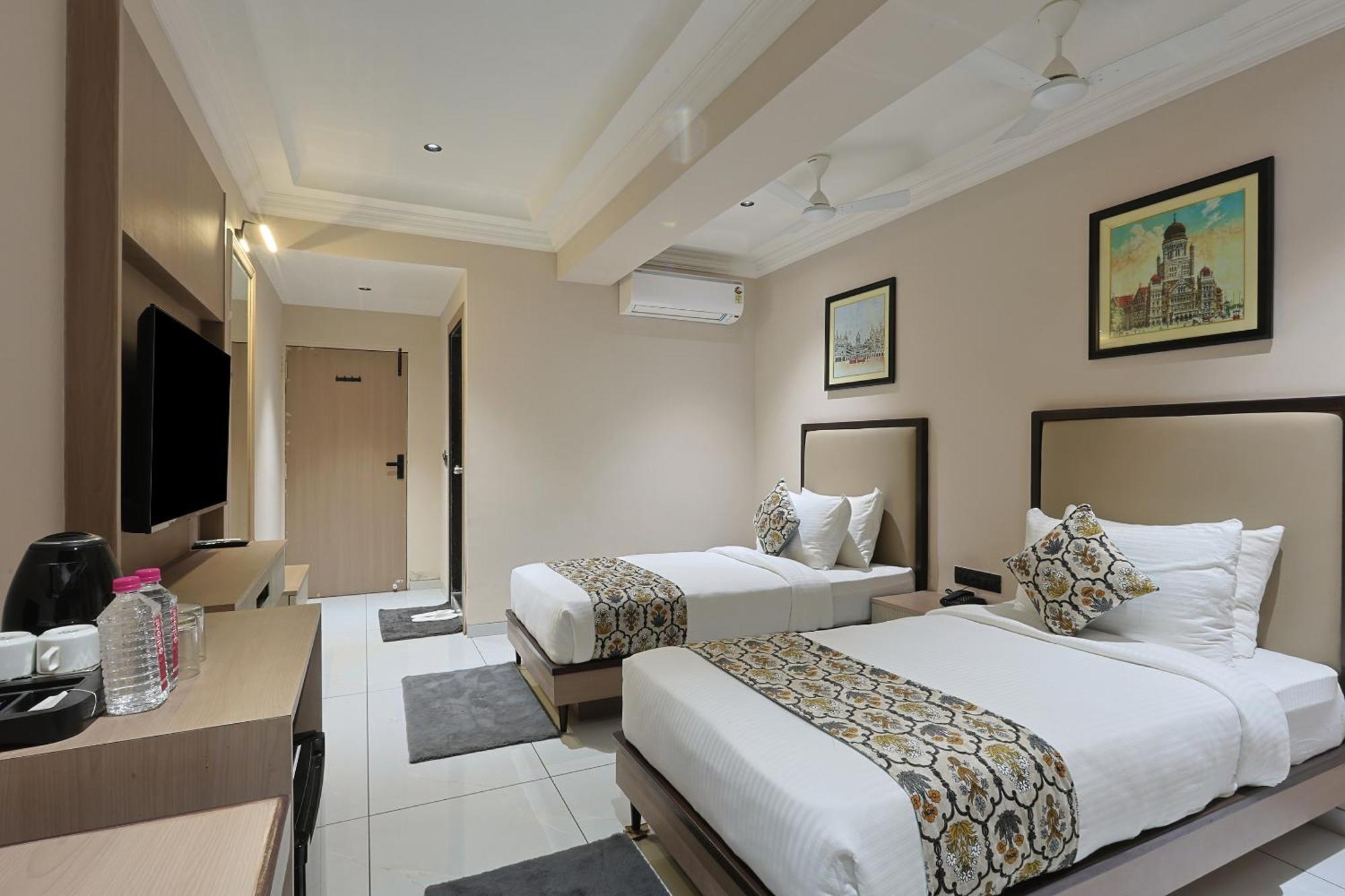 Hotel Royal Town Ahmedabad Bagian luar foto