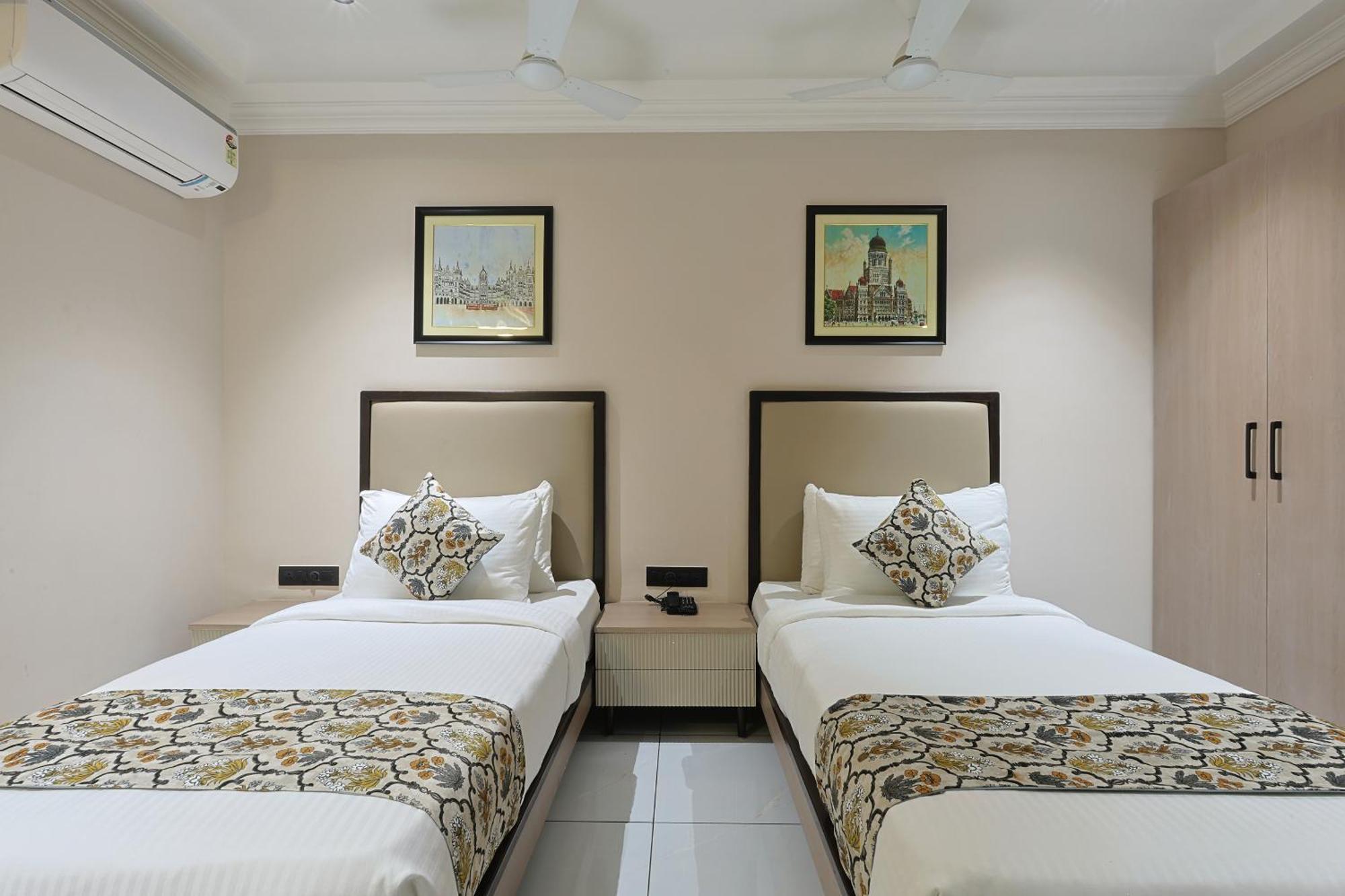 Hotel Royal Town Ahmedabad Bagian luar foto