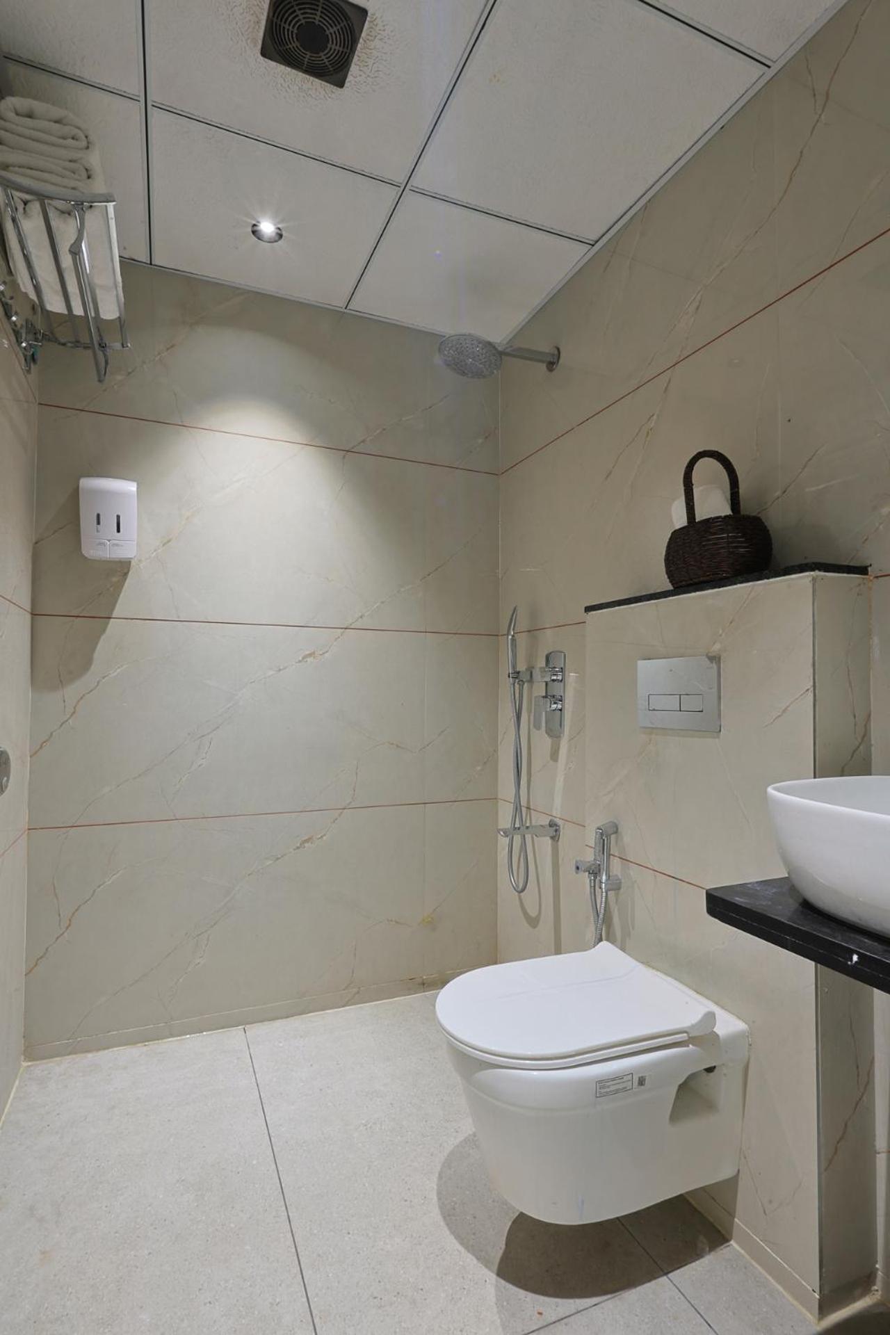 Hotel Royal Town Ahmedabad Bagian luar foto
