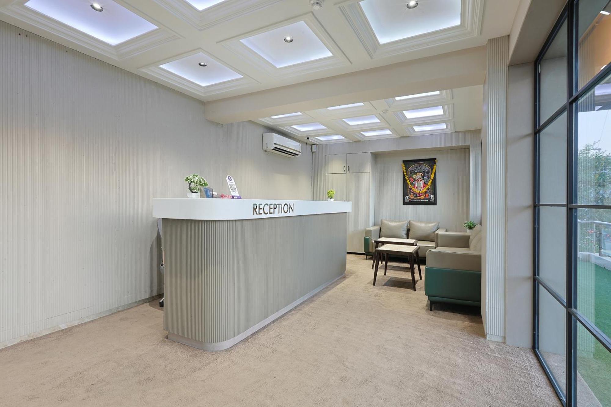 Hotel Royal Town Ahmedabad Bagian luar foto