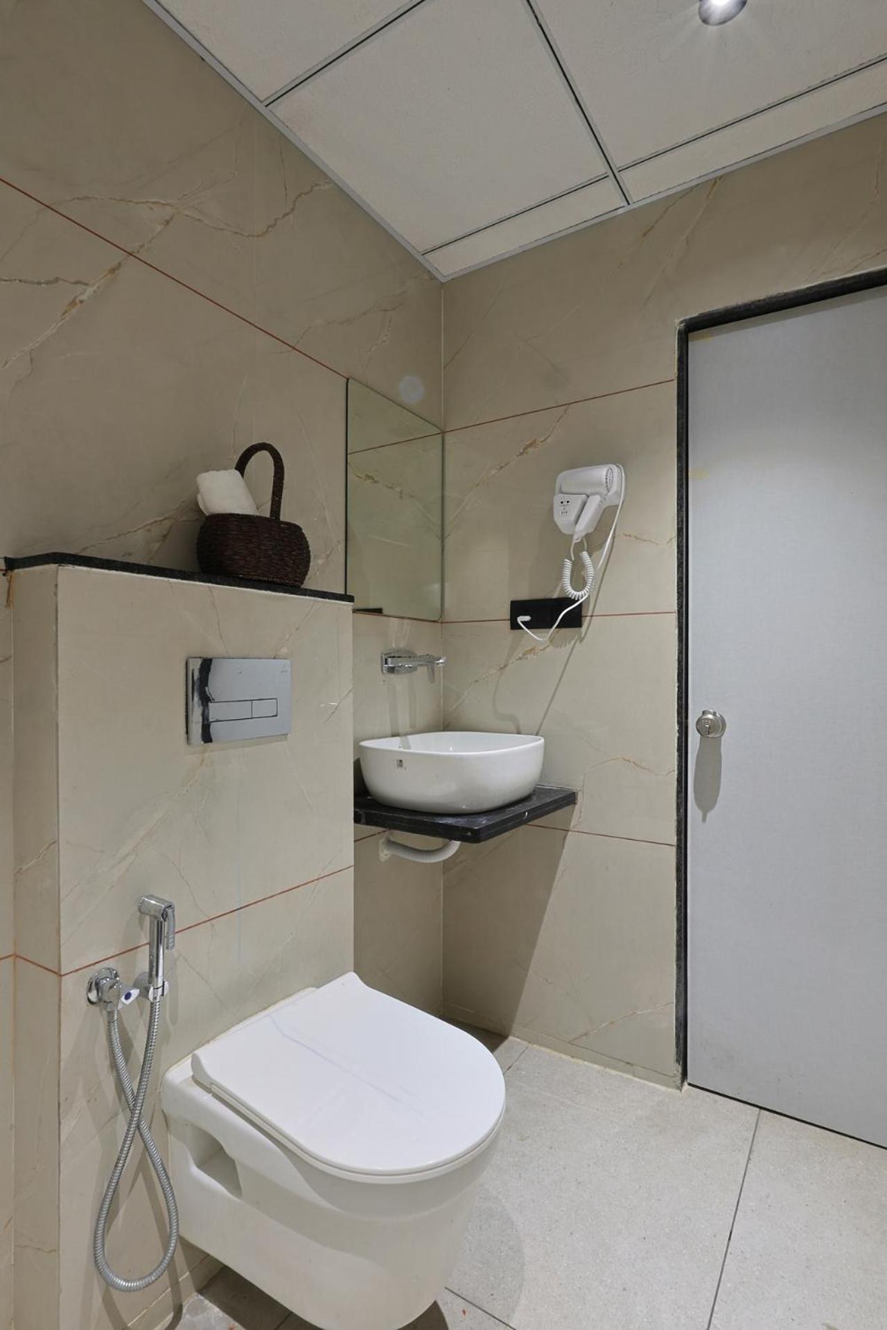 Hotel Royal Town Ahmedabad Bagian luar foto