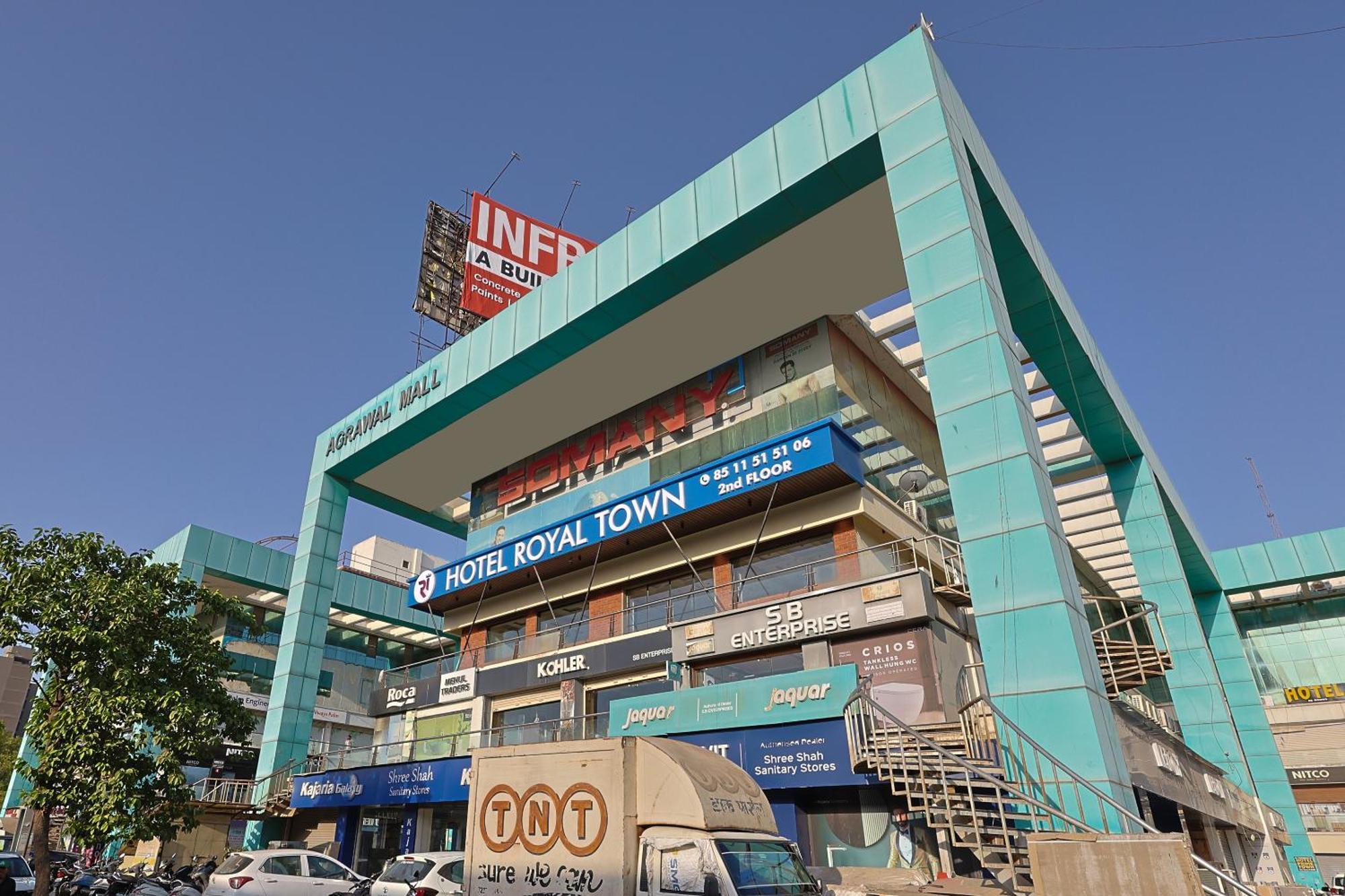 Hotel Royal Town Ahmedabad Bagian luar foto