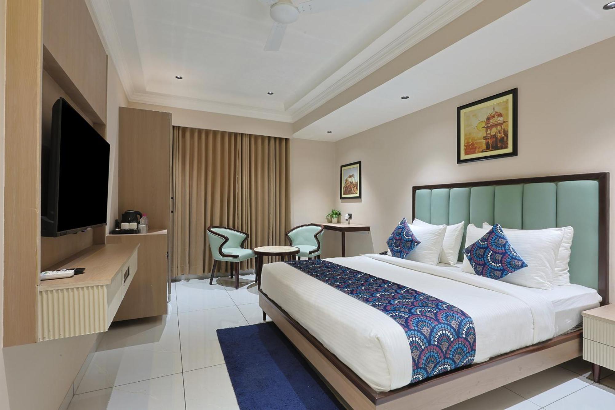 Hotel Royal Town Ahmedabad Bagian luar foto
