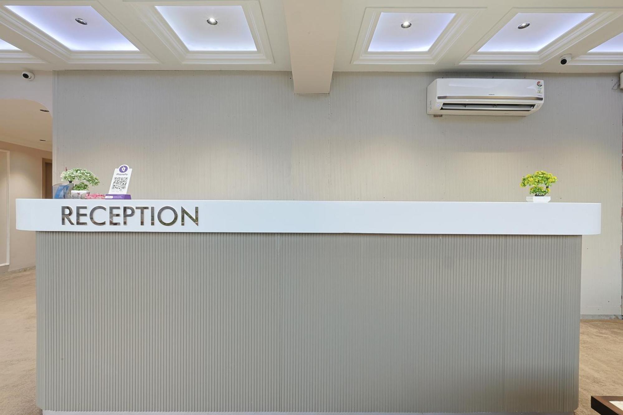 Hotel Royal Town Ahmedabad Bagian luar foto
