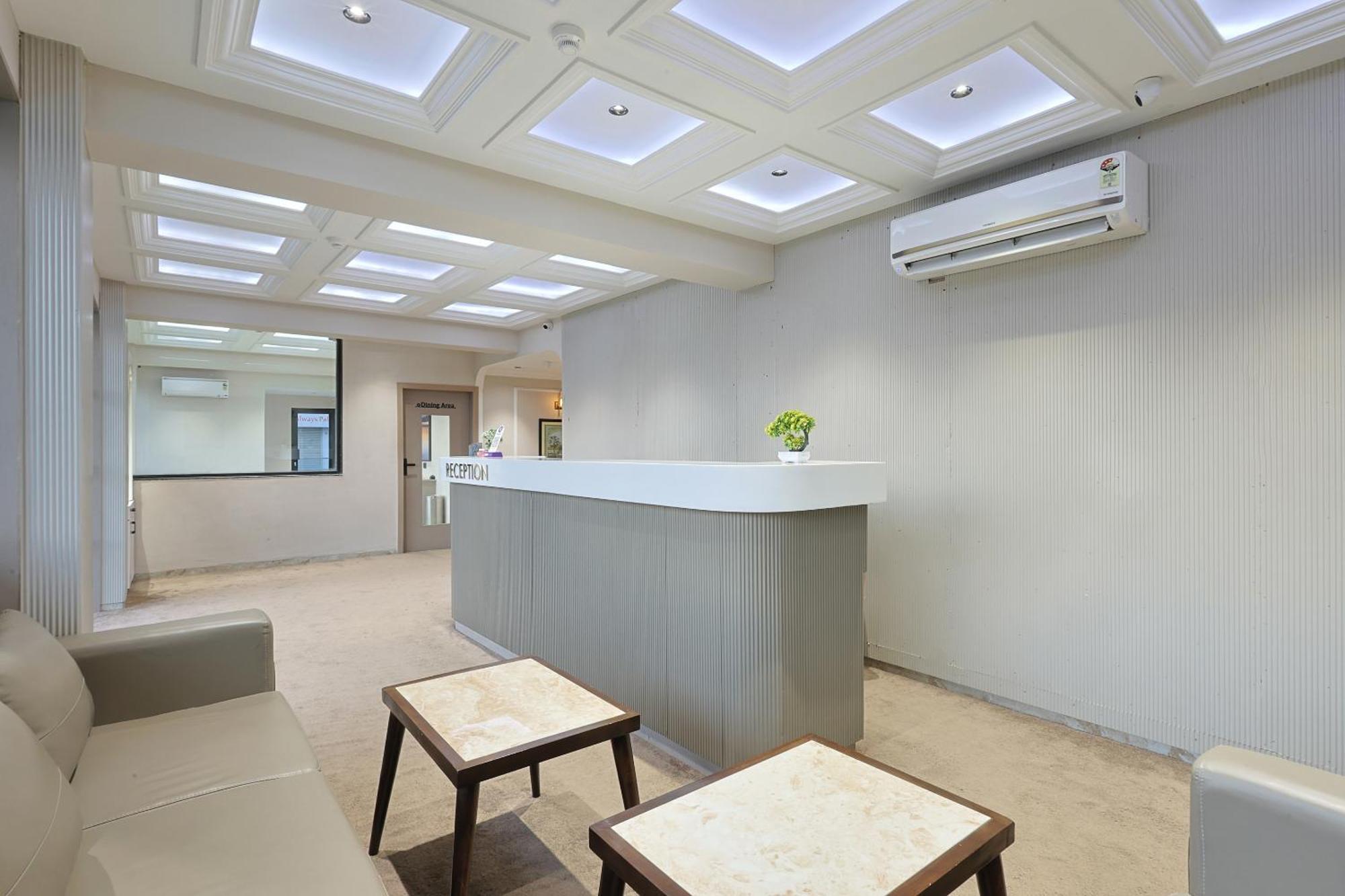 Hotel Royal Town Ahmedabad Bagian luar foto