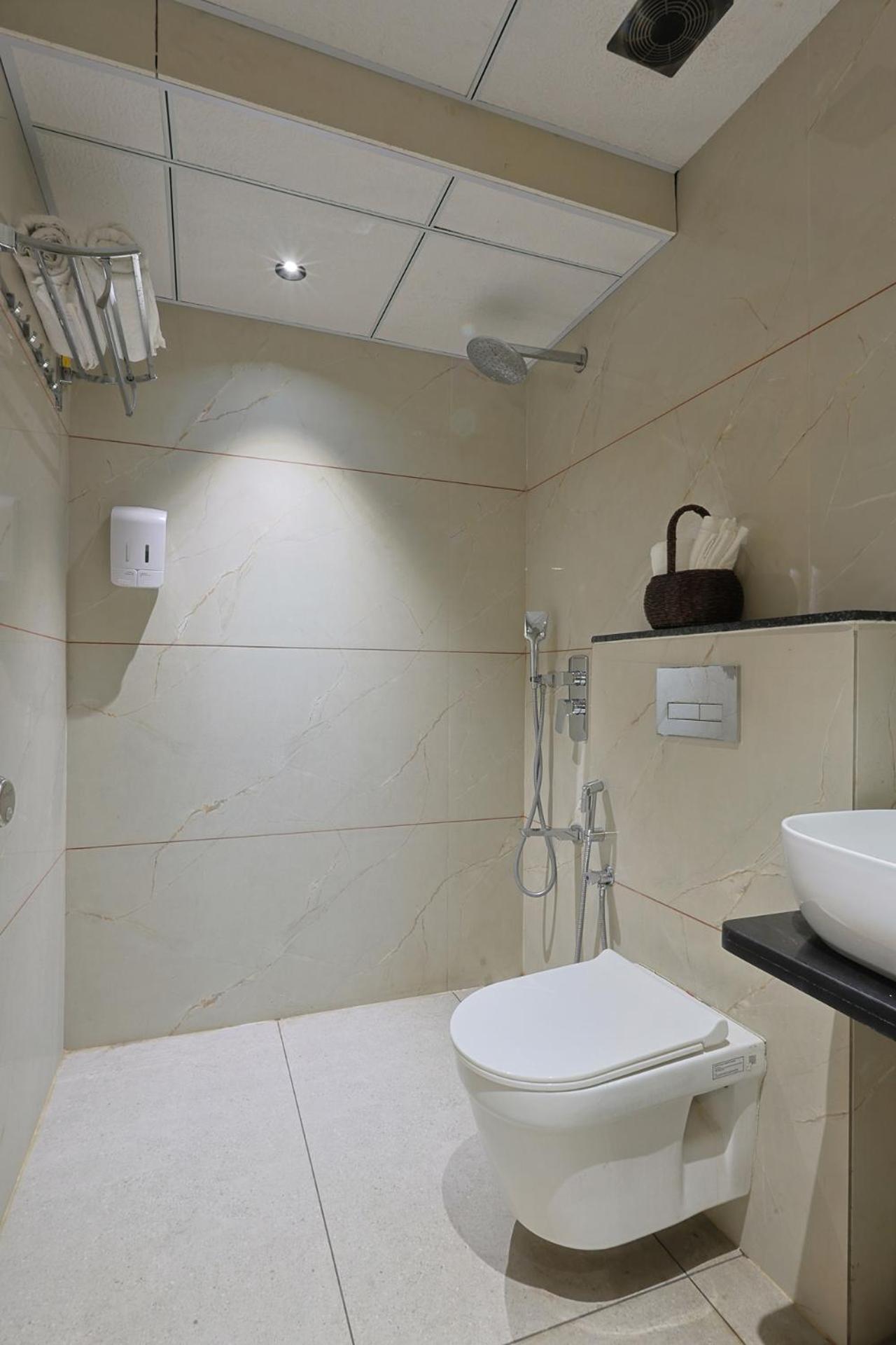 Hotel Royal Town Ahmedabad Bagian luar foto